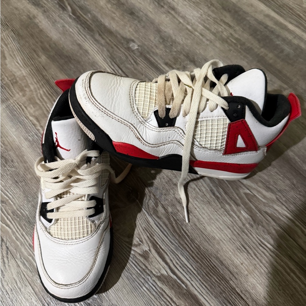 Kids sz 2y Jordan’s